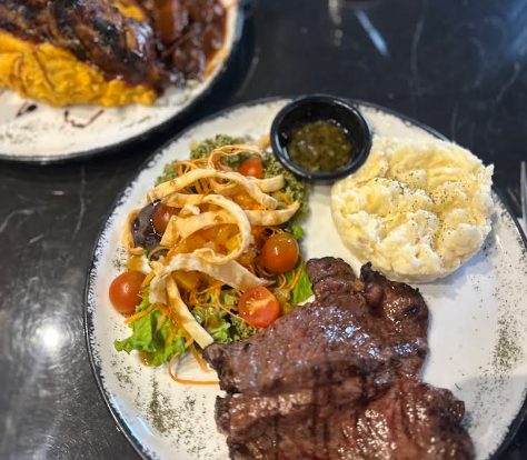 Corte a la parrilla con ensalada y puré